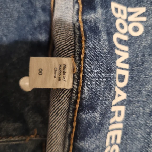 No Boundaries Bootcut Women's Blue Seam-Detail Jeans - Picture 5 of 9